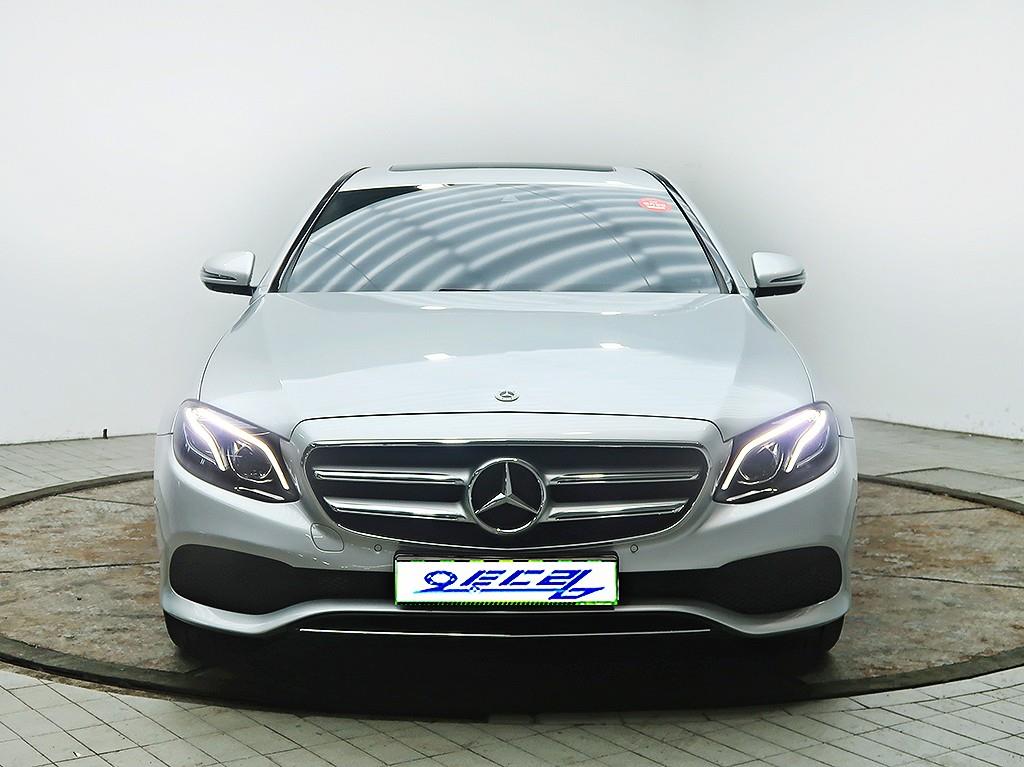 Mercedes-Benz E-Class E220d Avantgarde 2