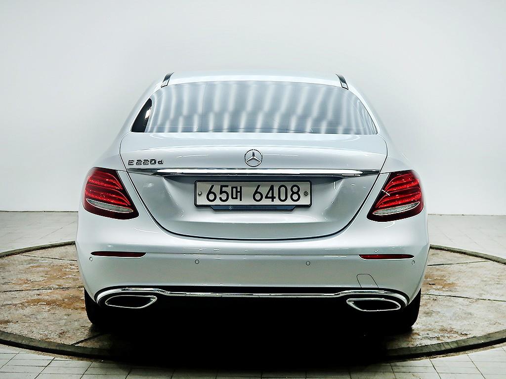 Mercedes-Benz E-Class E220d Avantgarde 4