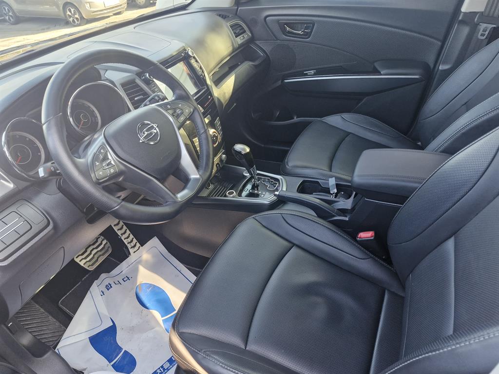 KG Mobility (Ssangyong) Tivoli 2WD Gasoline VX 8