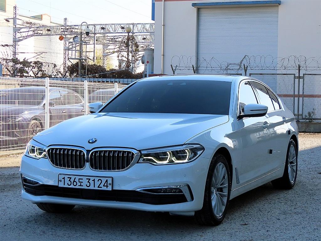 BMW 5시리즈 530i xDrive 럭셔리 플러스 사진 2/20