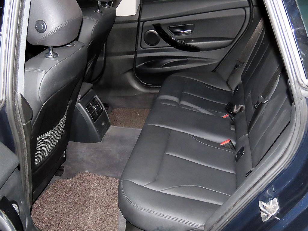 BMW 3 Series GT 320D 8