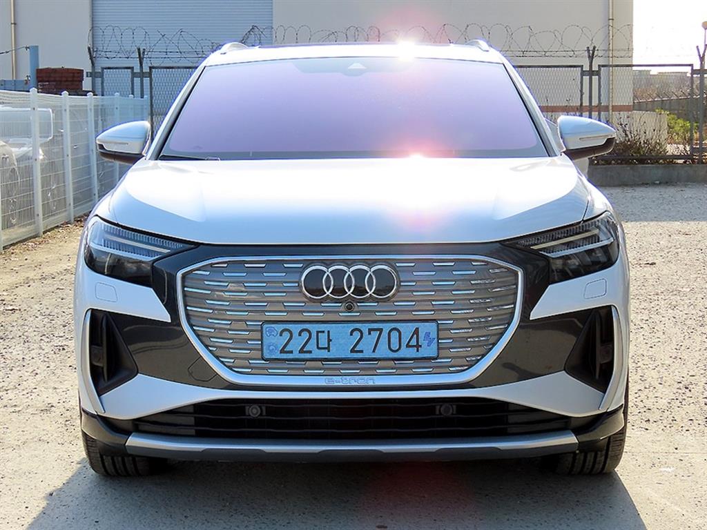 Q4 e-트론 40 프리미엄 2022년식