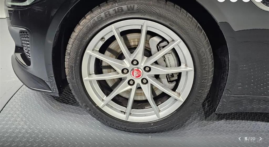 Jaguar F-TYPE P300 Convertible 6