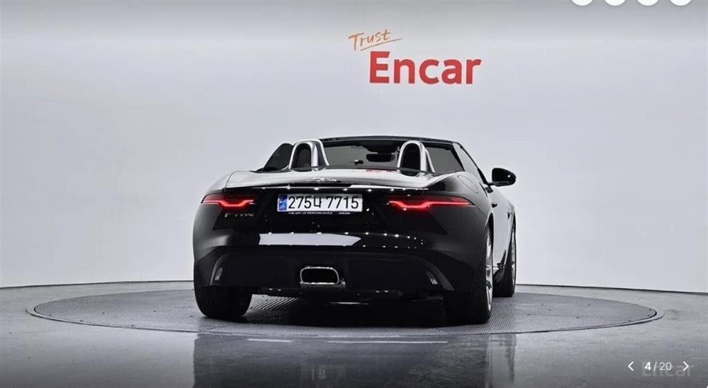 Jaguar F-TYPE P300 Convertible 5
