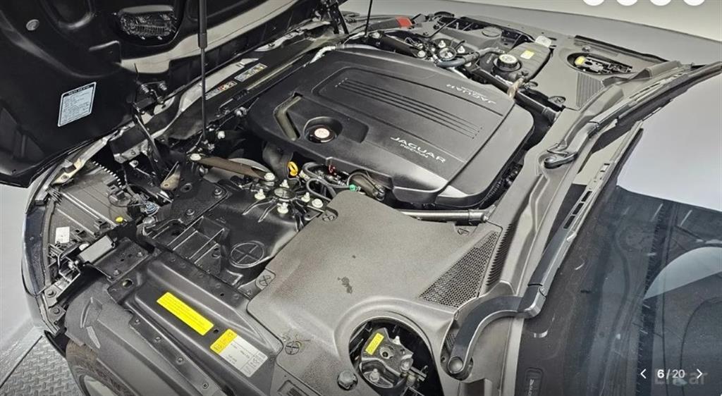 Jaguar F-TYPE P300 Convertible 7