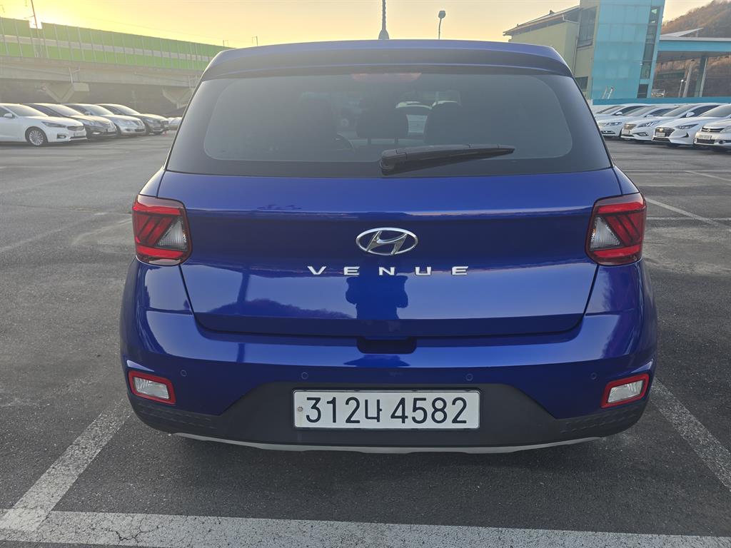 Hyundai Venue 1.6 Modern 3