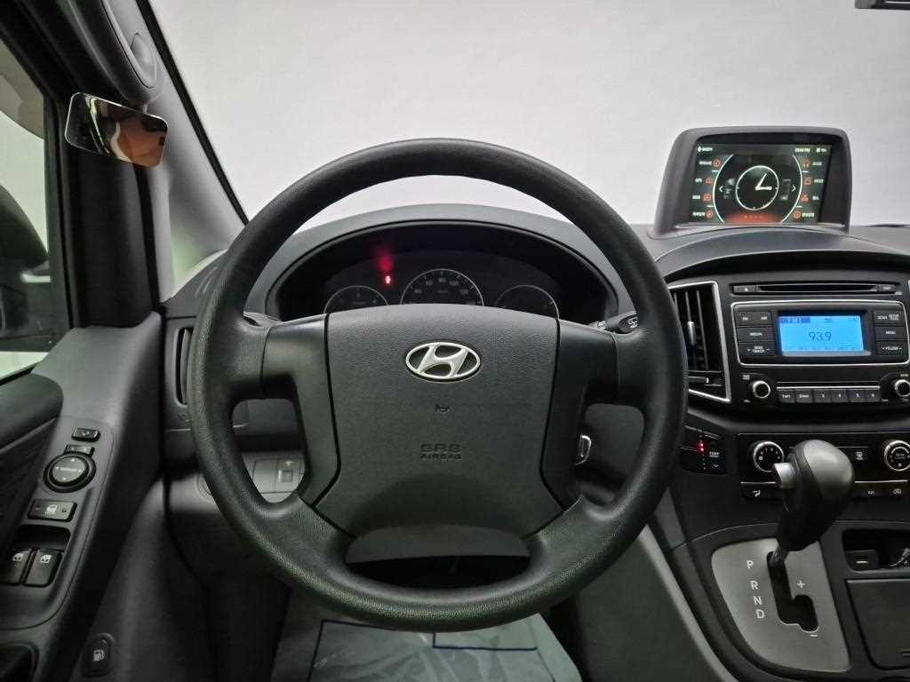 Hyundai Starex Camping Car 2WD 10