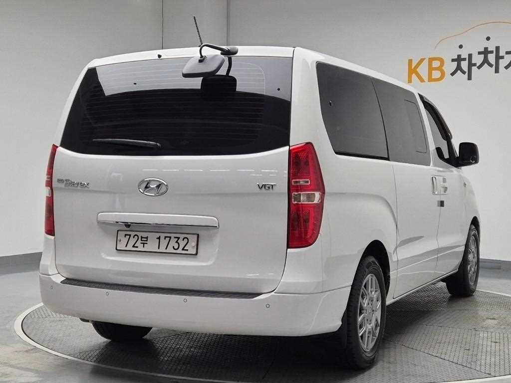 Hyundai Starex Camping Car 2WD 4