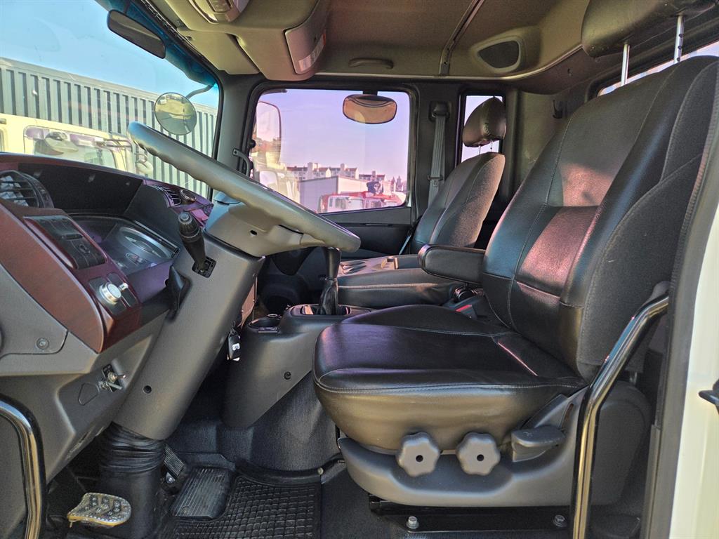 현대 메가트럭 270 카고 5톤 수동 11