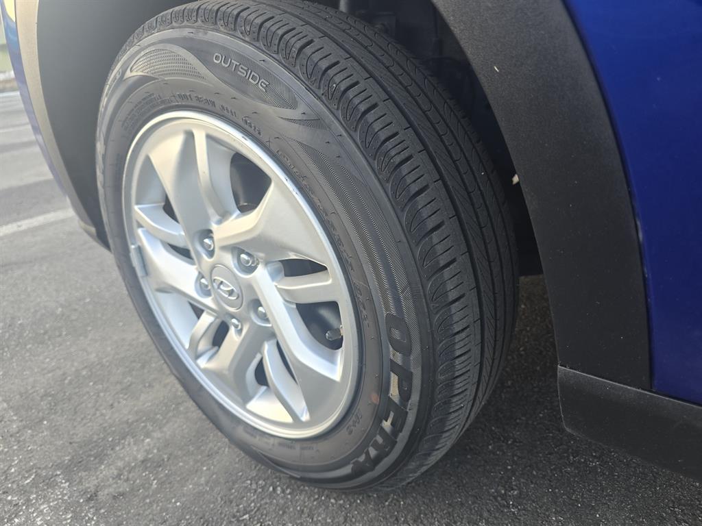 Hyundai Venue 1.6 Modern 7