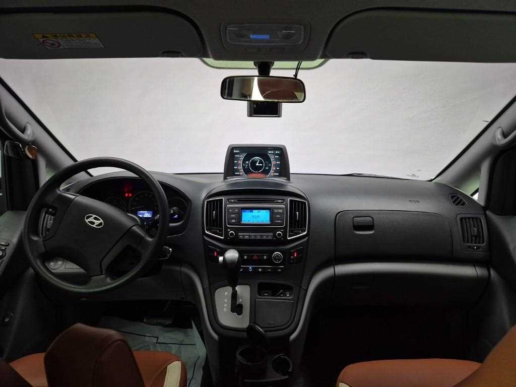 Hyundai Starex Camping Car 2WD 8