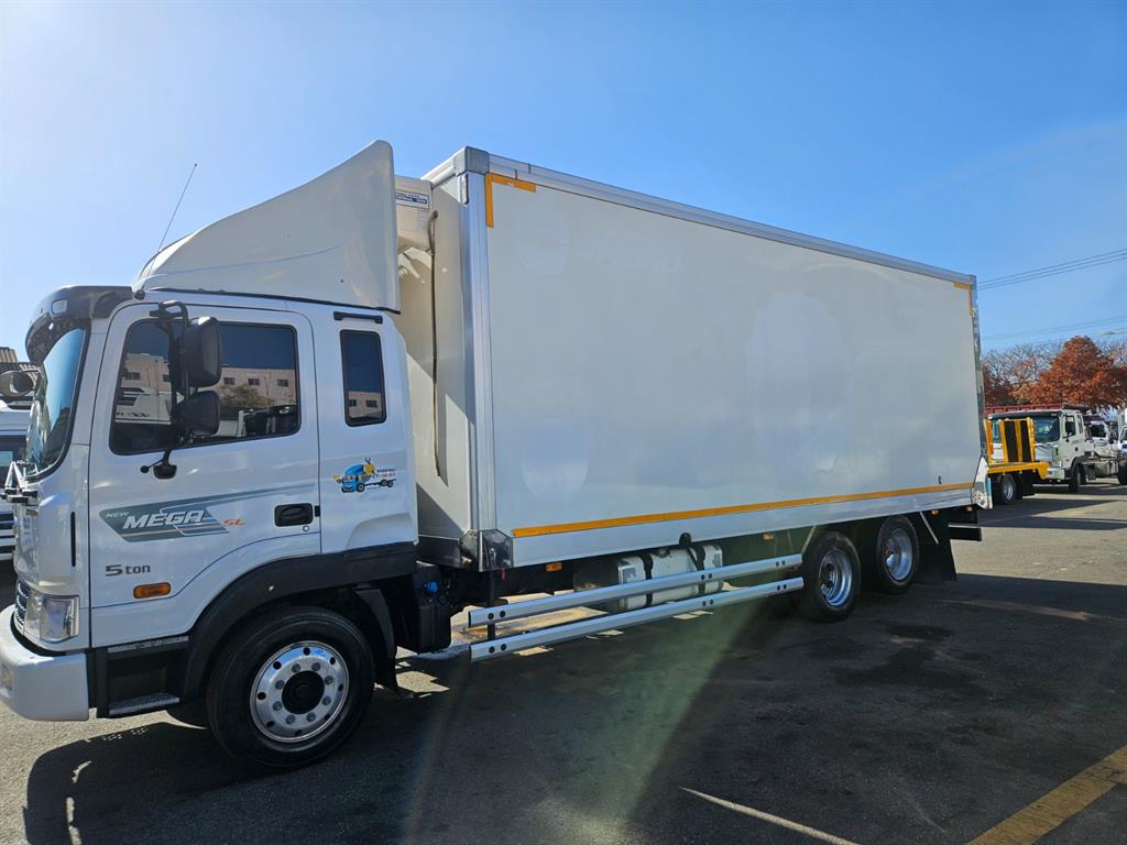 현대 메가트럭 냉동탑 7.5톤 수동 1