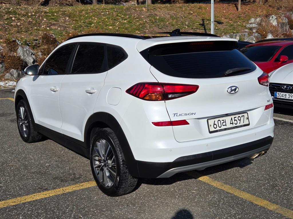 Hyundai Tucson 1.6T 2WD Premium 5