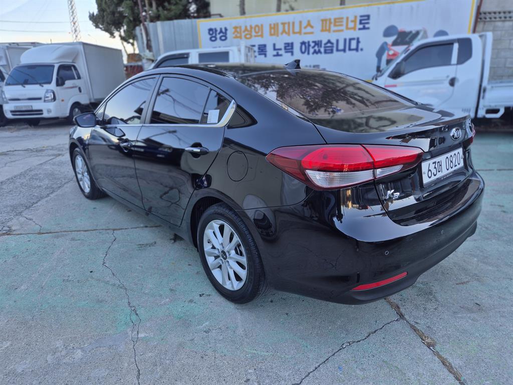 Kia K3 1.6 GDI Trendy E 8
