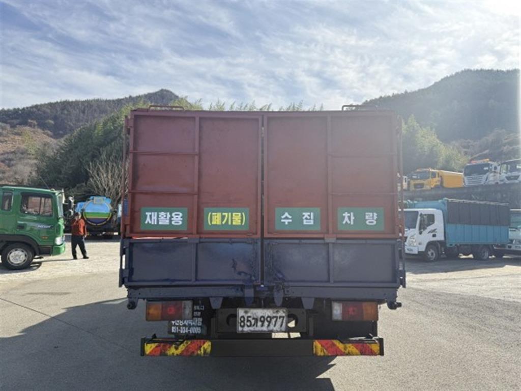 현대 메가트럭 5톤 재활용수거차 7