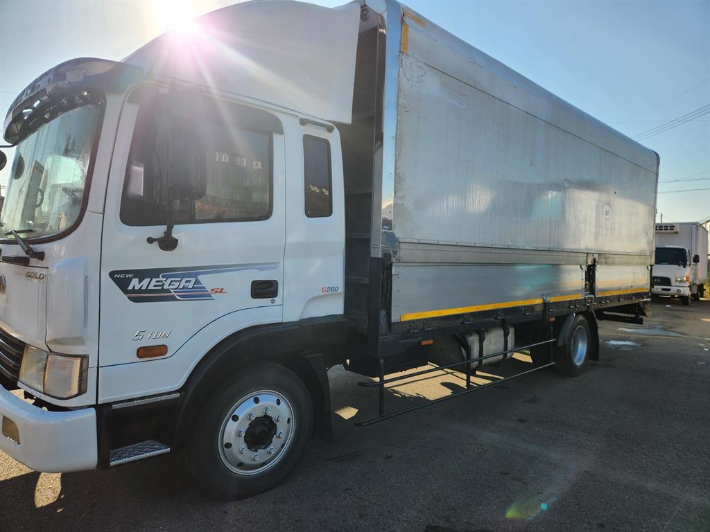 현대 메가트럭 단바리 윙바디 4.5톤 수동 1