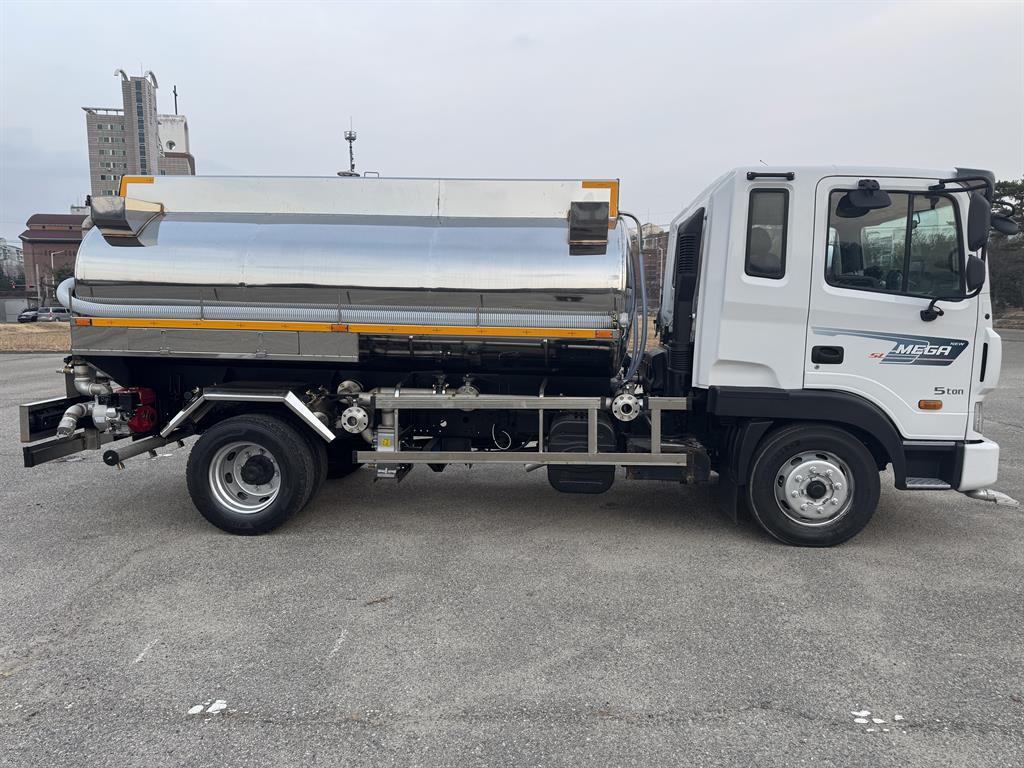 현대 살수차 메가트럭 수동 3