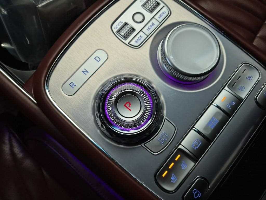 Genesis G90 3.5T GDI AWD 9