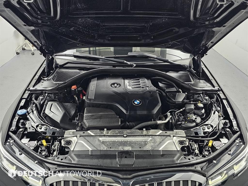 BMW 3 Series 320i Luxury Innovation Pack 7