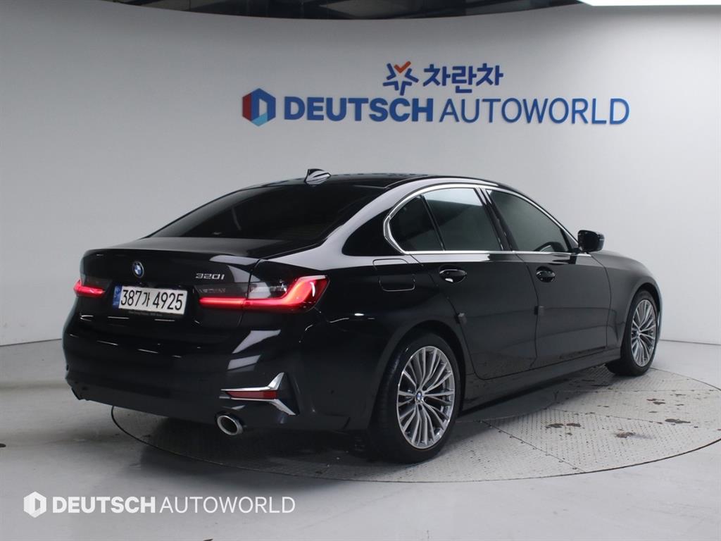 BMW 3 Series 320i Luxury Innovation Pack 3