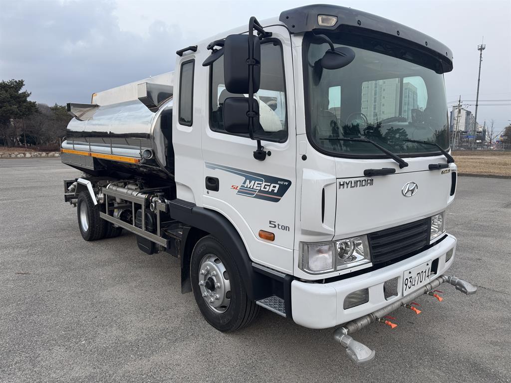 현대 살수차 메가트럭 수동 1