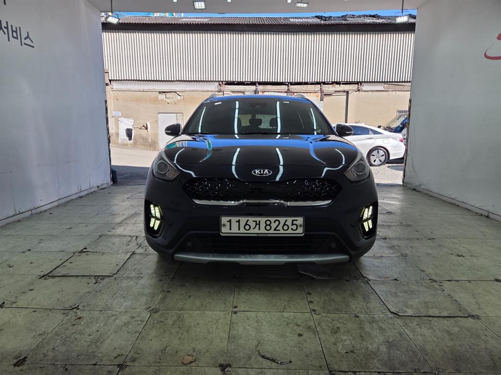 Kia Niro 1.6 HEV Luxury 2