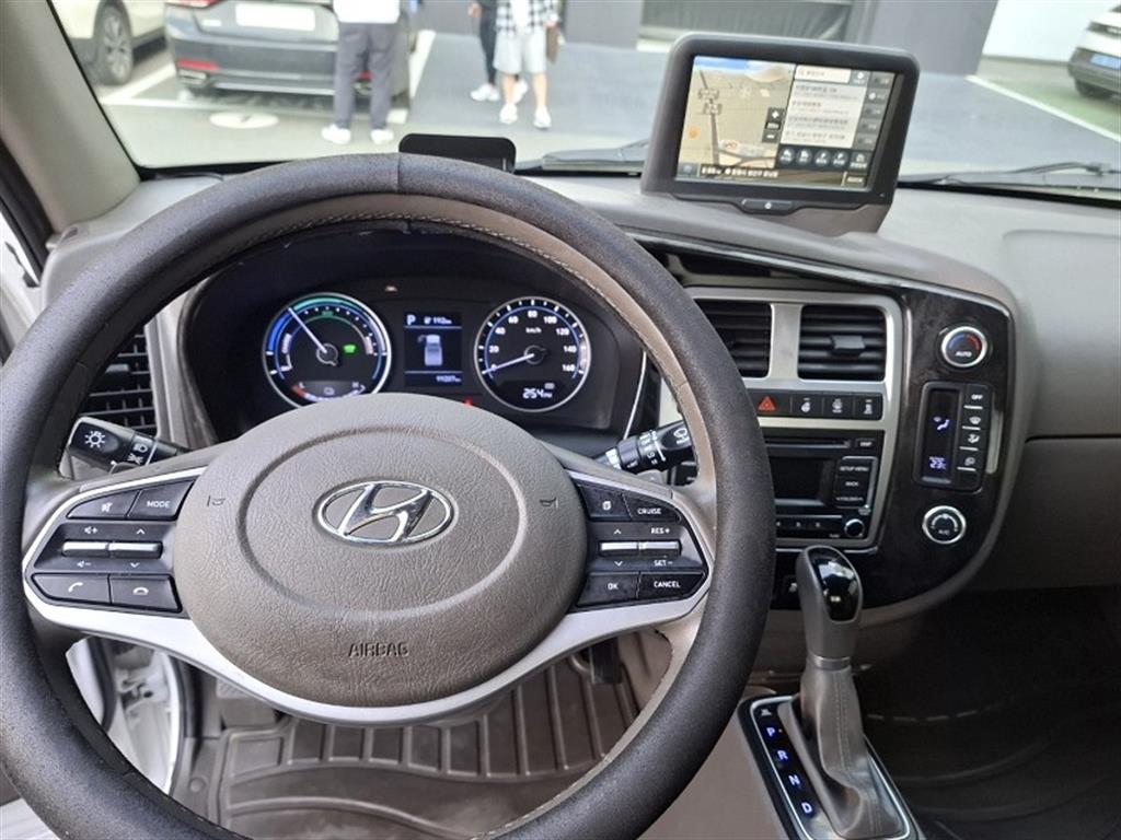 Hyundai Porter 1.0 Ton/ Super Cab/ Long Wheelbase 9