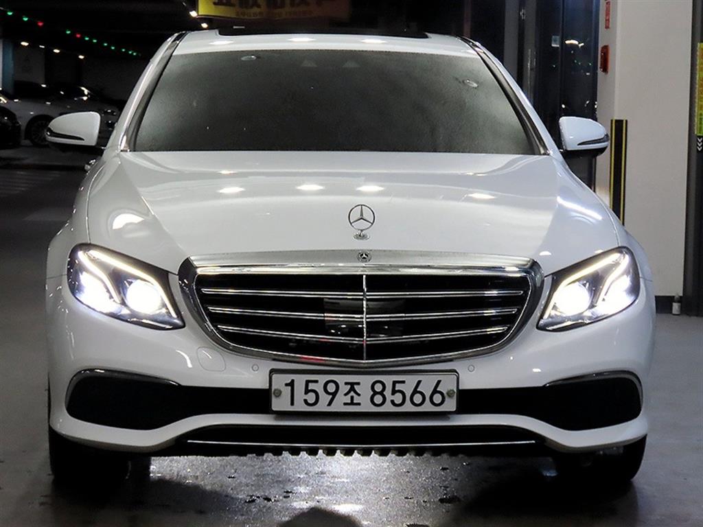 벤츠 E 클래스 E300e 4MATIC 익스클루시브 사진