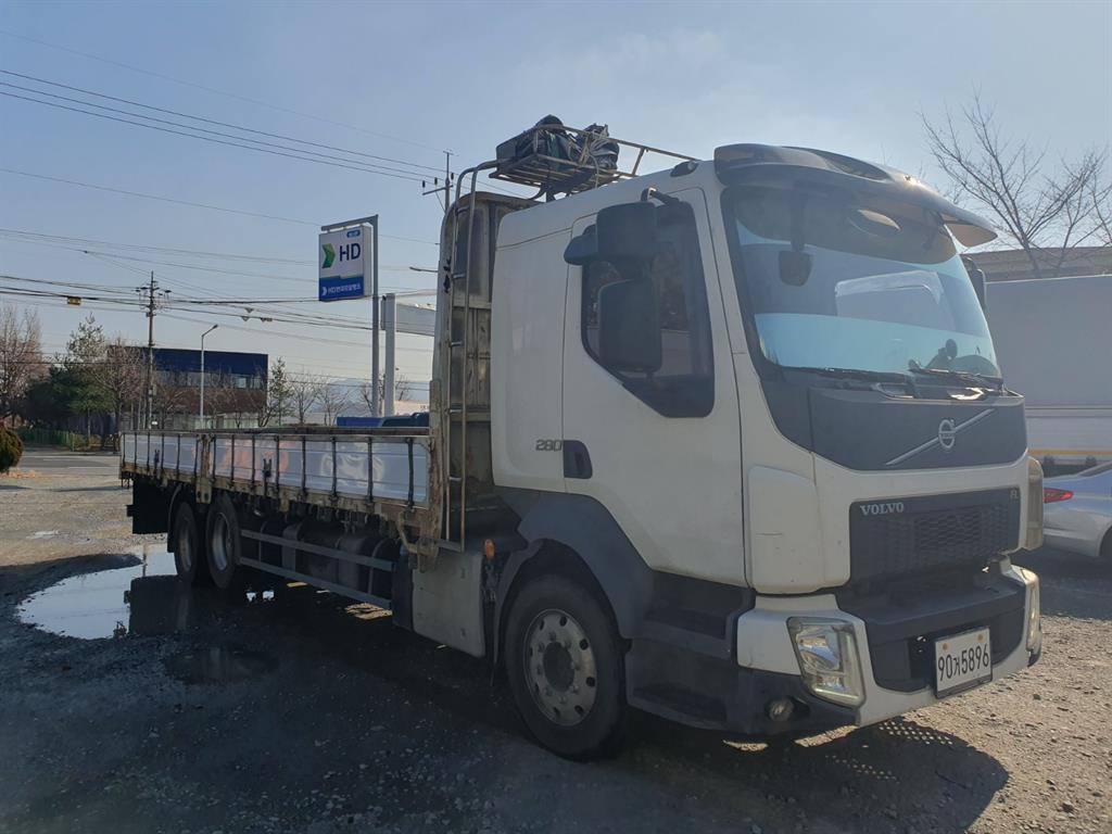 볼보 FL 카고 6.5톤 오토 - 중고 트럭 매물 이미지