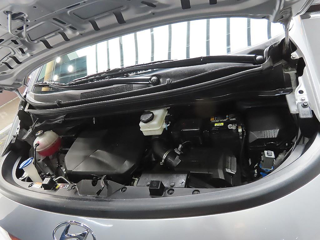 Hyundai Staria 2WD Diesel Tourer Modern 8