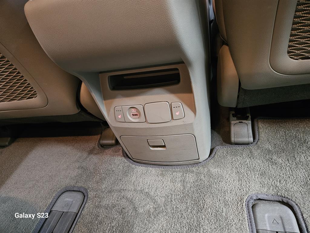 Kia Carnival Diesel Luxury 10