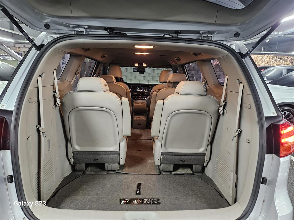 Kia Carnival Diesel Luxury 9