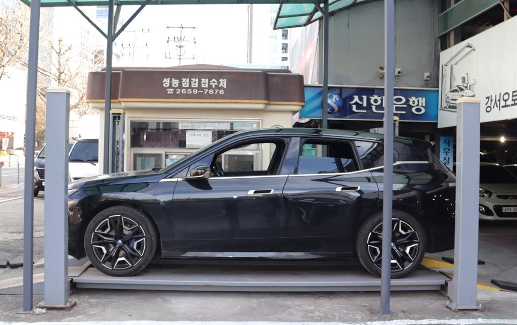 BMW iX xDrive 40 First Edition 5