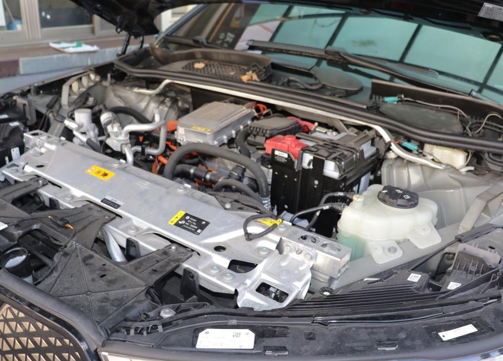 BMW iX xDrive 40 First Edition 8