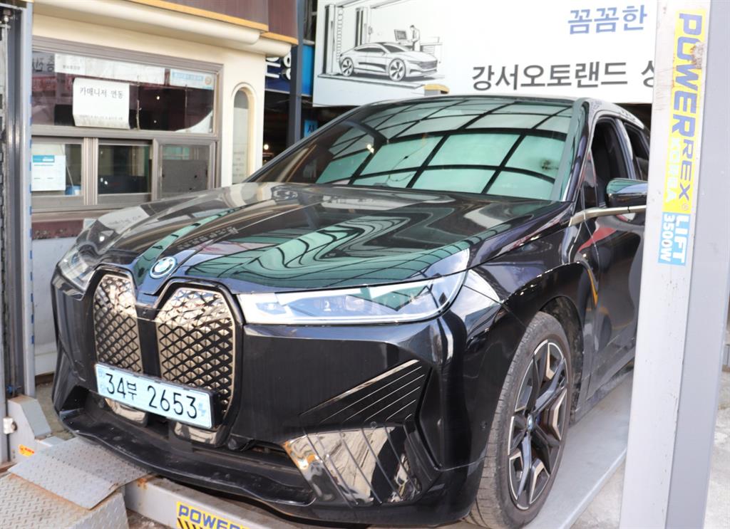 BMW iX xDrive 40 First Edition 4