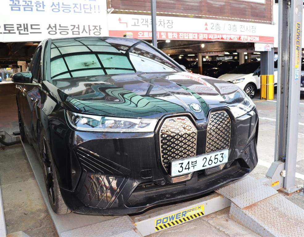 BMW iX xDrive 40 First Edition 3