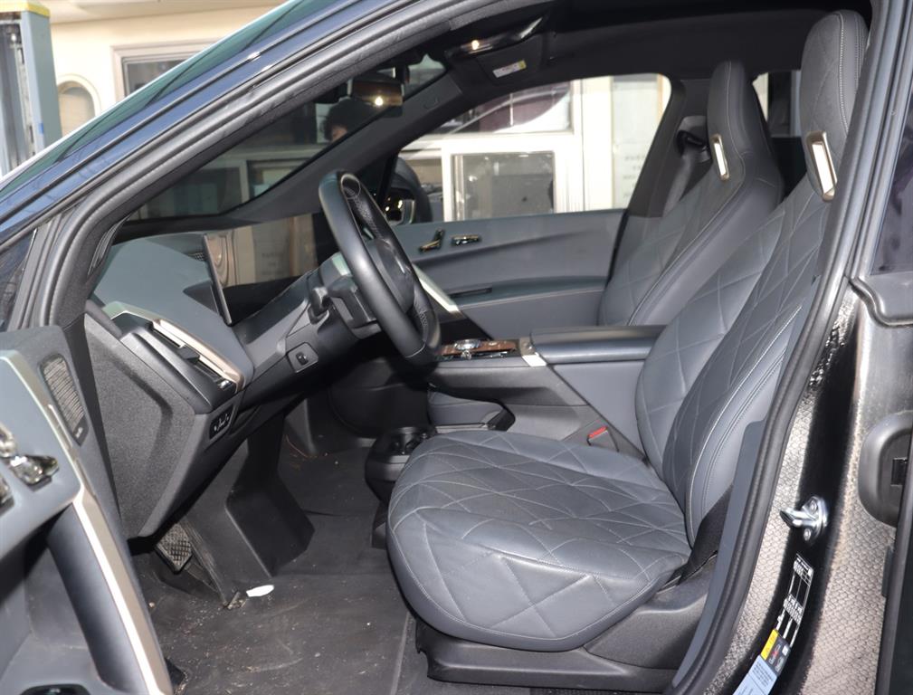 BMW iX xDrive 40 First Edition 10