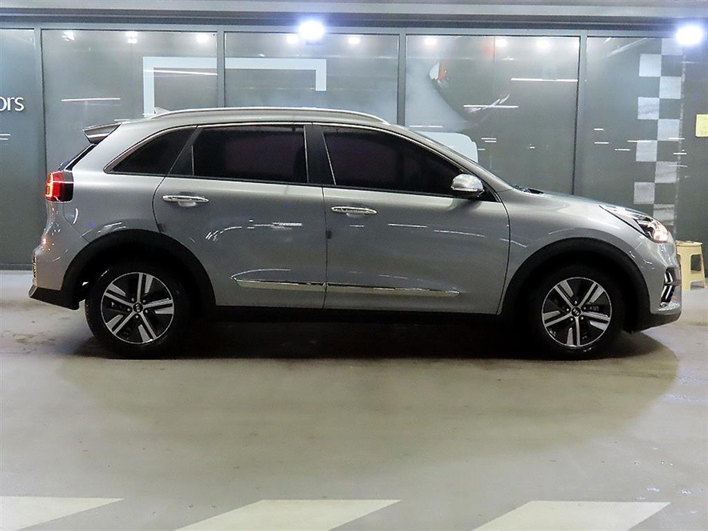 Kia Niro 1.6 HEV Prestige 4