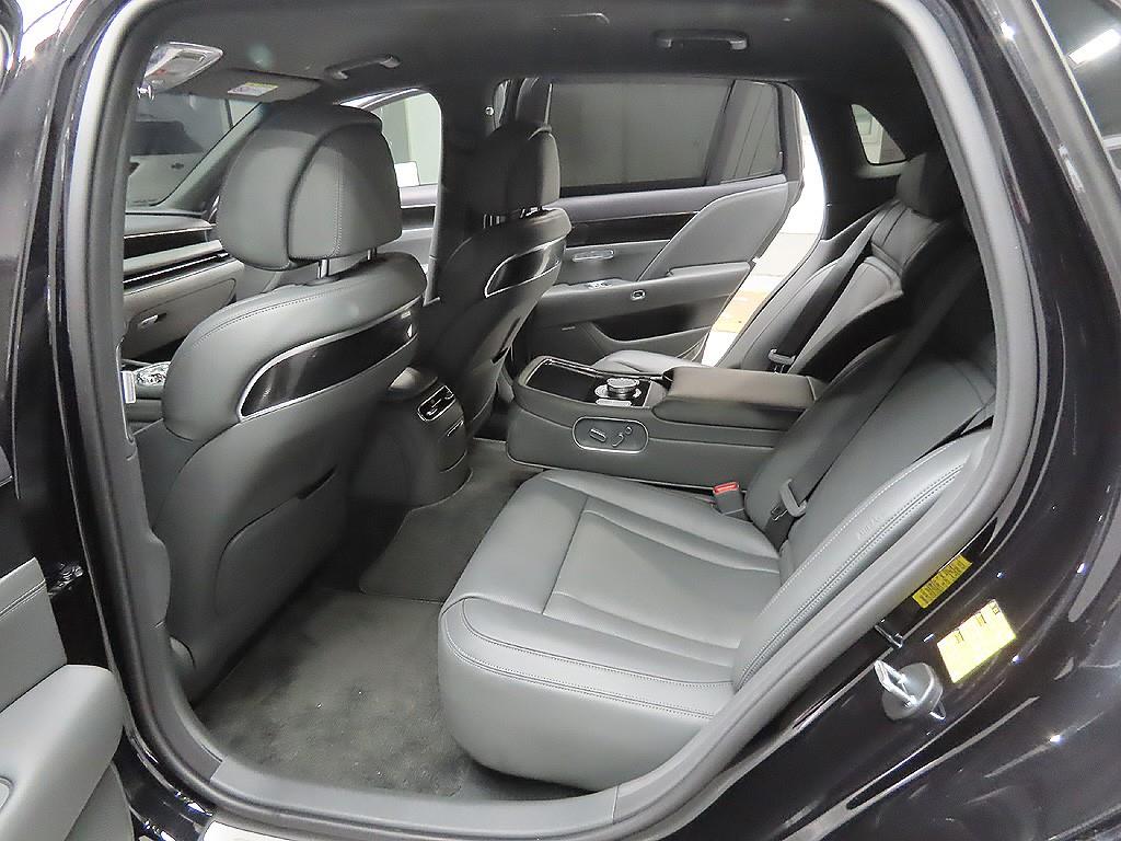 Genesis G90 3.5T GDI AWD 9