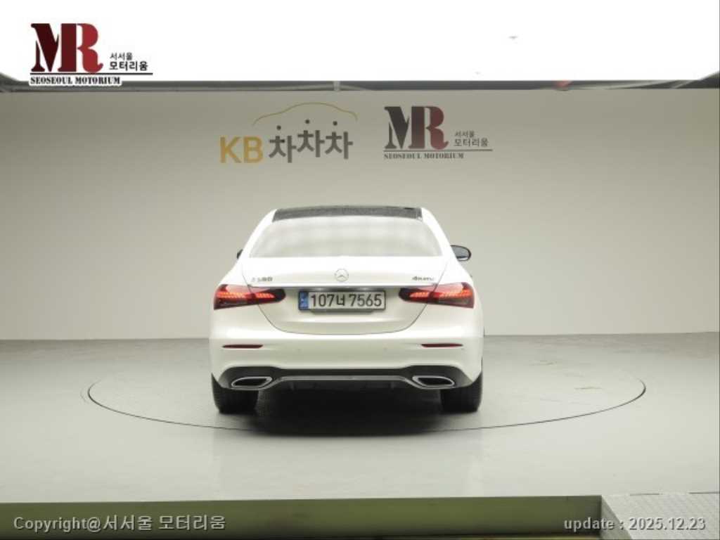 Mercedes-Benz E-Class E350 4MATIC Avantgarde 3