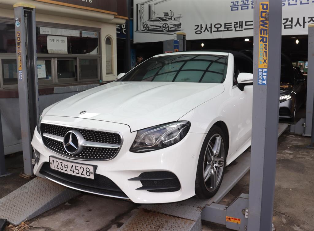 Mercedes-Benz E-Class E200 Cabriolet 4