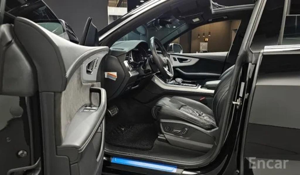 Audi Q8 50 TDI Quattro Premium 10