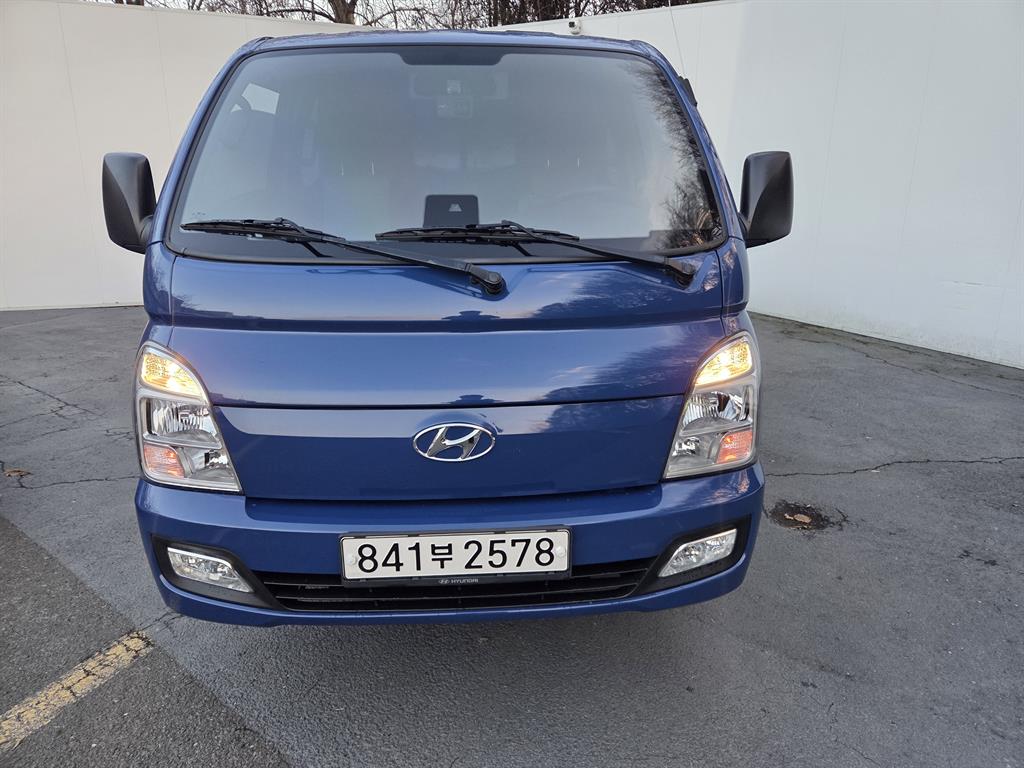 Hyundai Porter 1.0 Ton/ Double Cab/ Long Wheelbase/ CRDi Style