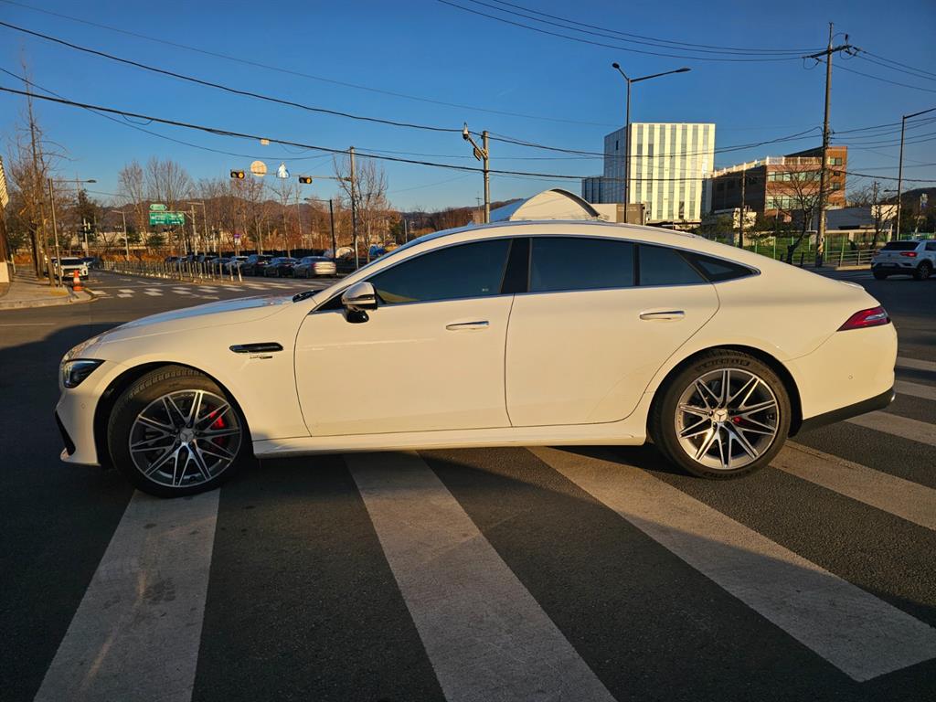 Mercedes-Benz AMG GT 4 Duo 43 4MATIC+ 4