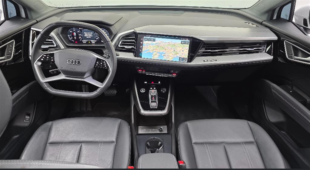 Audi Q4 e-tron 40 8