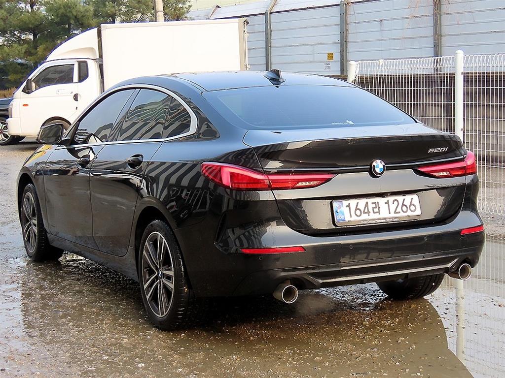 BMW 2 Series 220i Gran Coupe Sport — фото 3