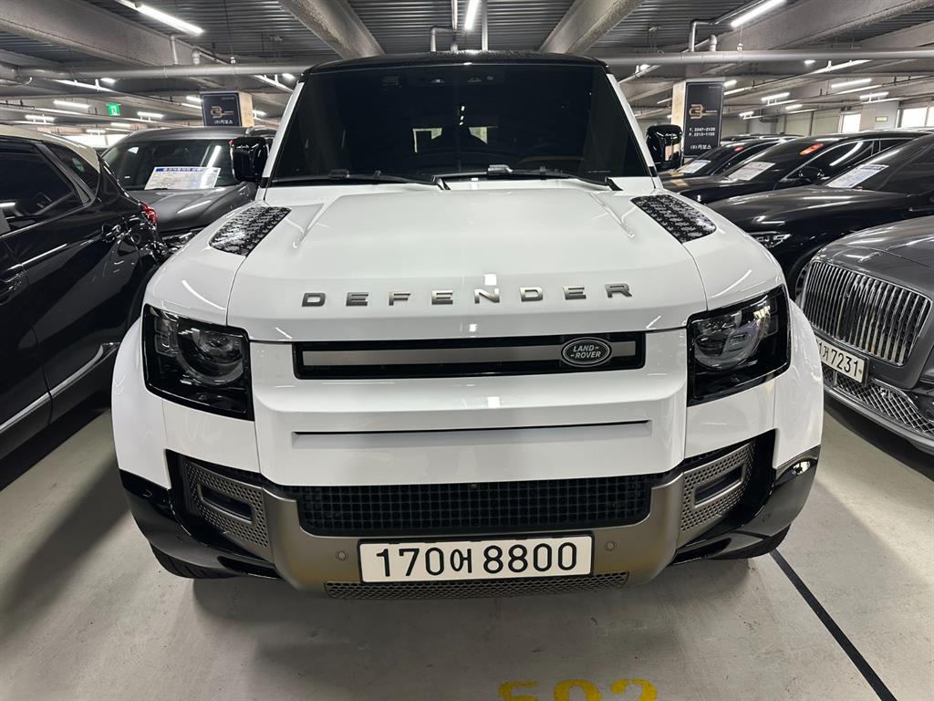 Land Rover Defender 110 P300 X-Dynamic SE