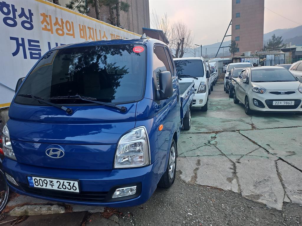 Hyundai Porter Super Cab/ Long Wheelbase/ 2WD Smart 2