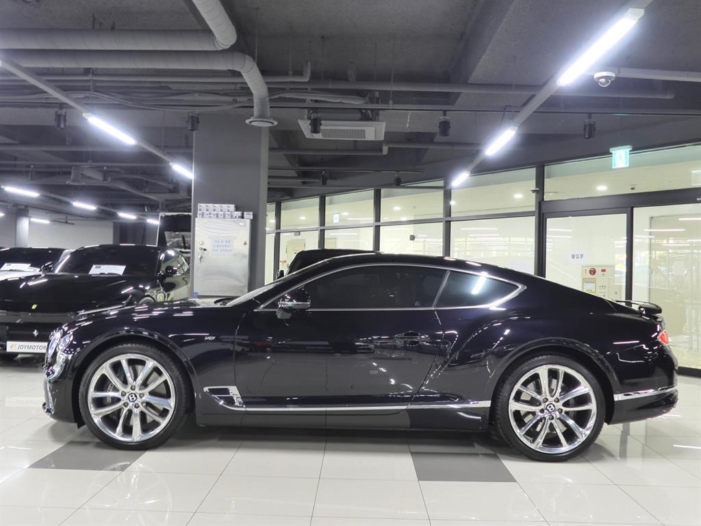 벤틀리 컨티넨탈 4.0 V8 GT 사진 2/15