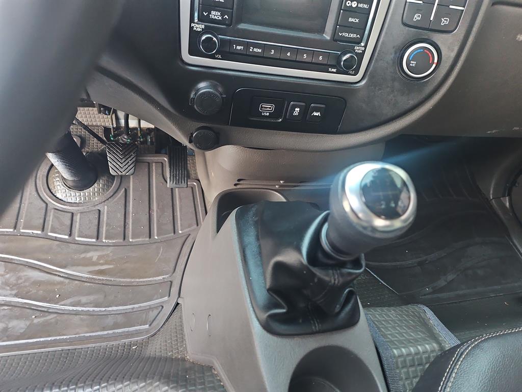 Hyundai Porter Super Cab/ Long Wheelbase/ 2WD Smart 5